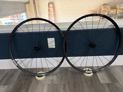 #SBCTEAM2 – ENVE AG25 Carbon Gravel Wheelset | 700c / XDR / Tubeless-Ready (Used – Good Condition)